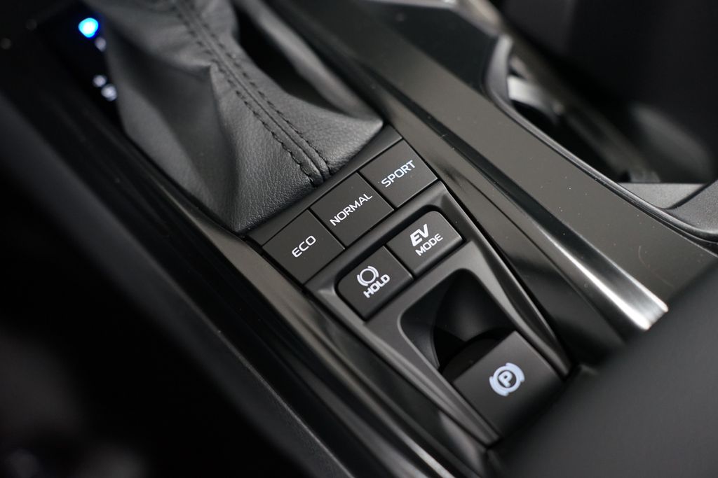 2025 Toyota Camry SE 24