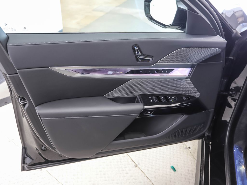 Thumbnail: 2025 BMW i7 - 9