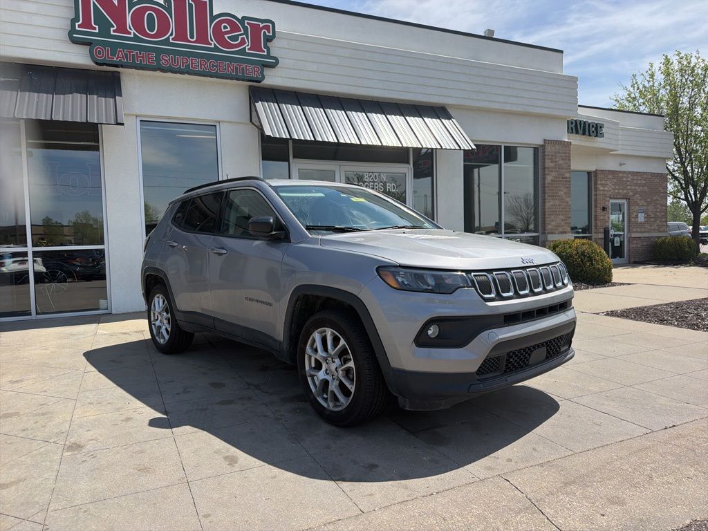 Billet Silver Metallic Clearcoat 2022 Jeep Compass Latitude Lux 4WD SUV / Crossover Four-Wheel Drive 9-Speed Automatic
