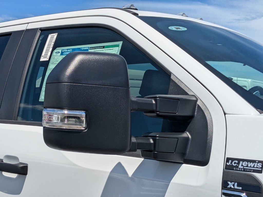 2025 Ford F-350 Super Duty XL
