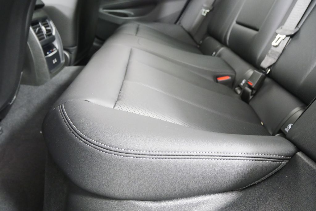 2024 BMW 3 Series 330i 15