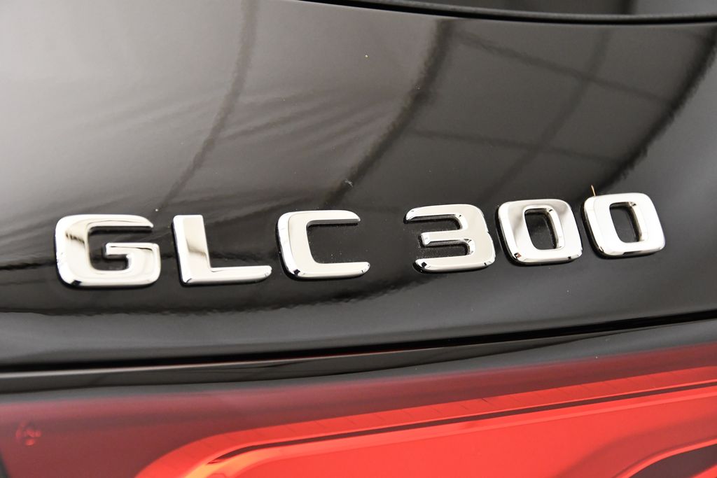 2025 Mercedes-Benz GLC 300 9