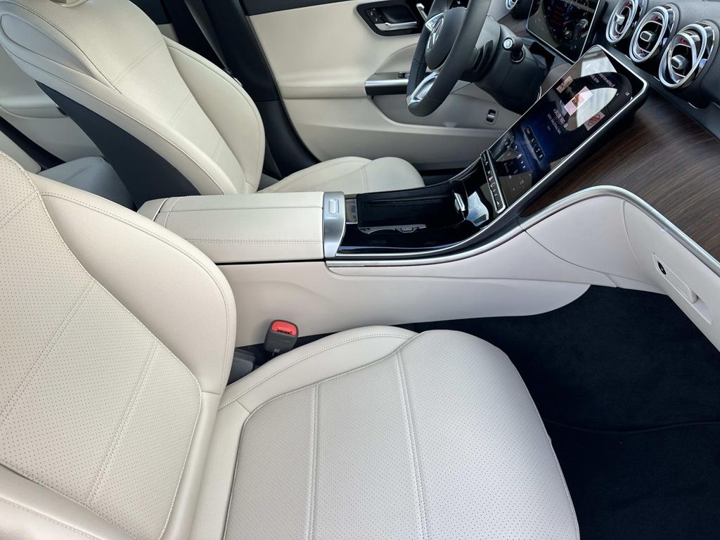 Thumbnail: 2025 Mercedes-Benz C-Class - 18