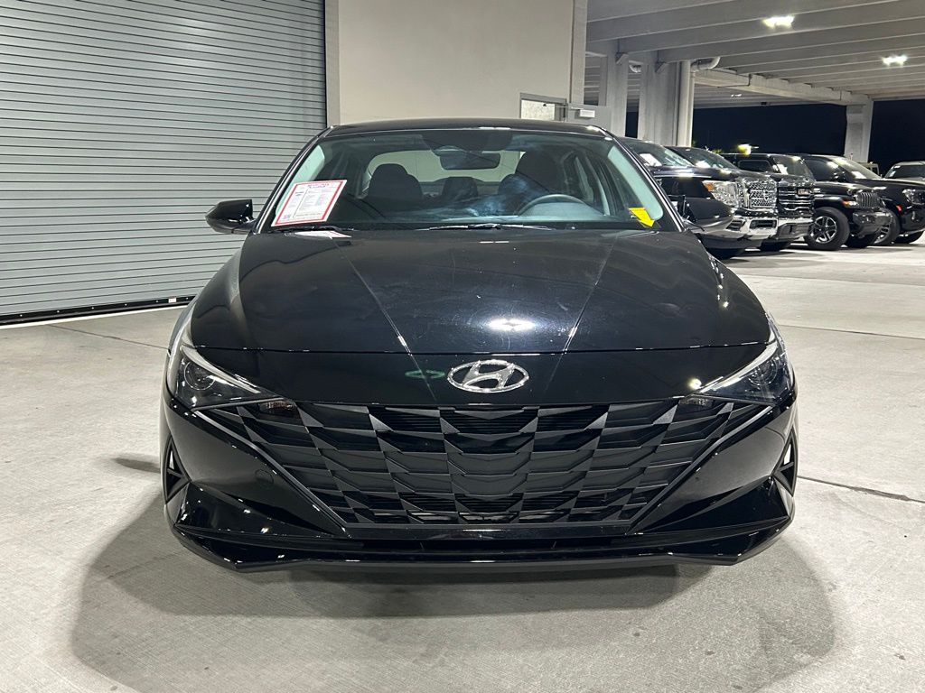 Used 2023 Onyx Black Hyundai SE image 5