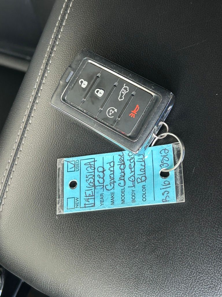 Used 2023 Diamond Black Crystal Pearlcoat Jeep Limited image 53