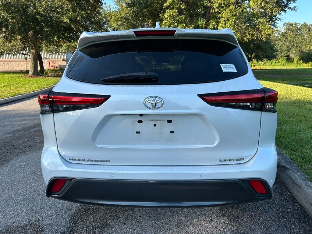 Thumbnail: 2023 Toyota Highlander - 4