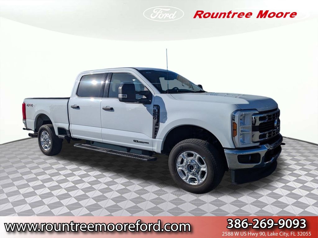 Oxford White 2026 Ford F-250 Super Duty XLT Crew Cab 4WD Pickup Truck Four-Wheel Drive Automatic