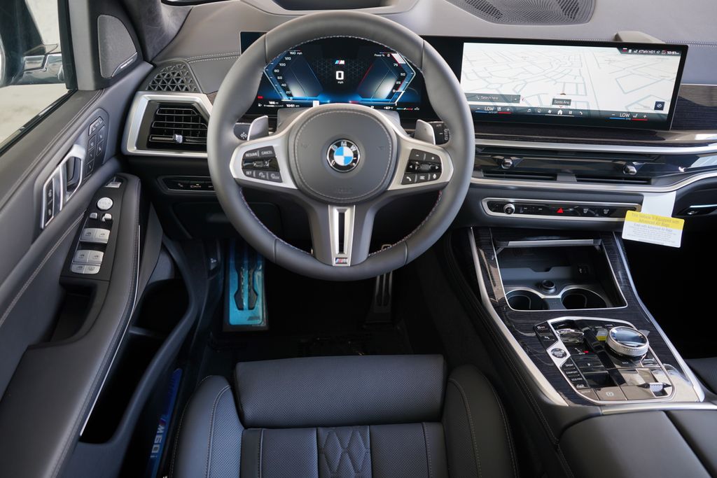 2025 BMW X7 M60i 16