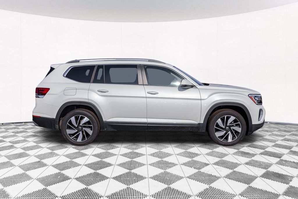 2024 Volkswagen Atlas 2.0T SEL 8