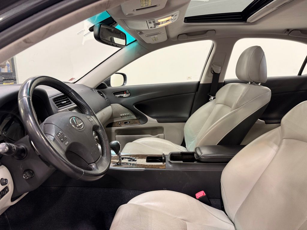 Thumbnail: 2010 Lexus IS - 10