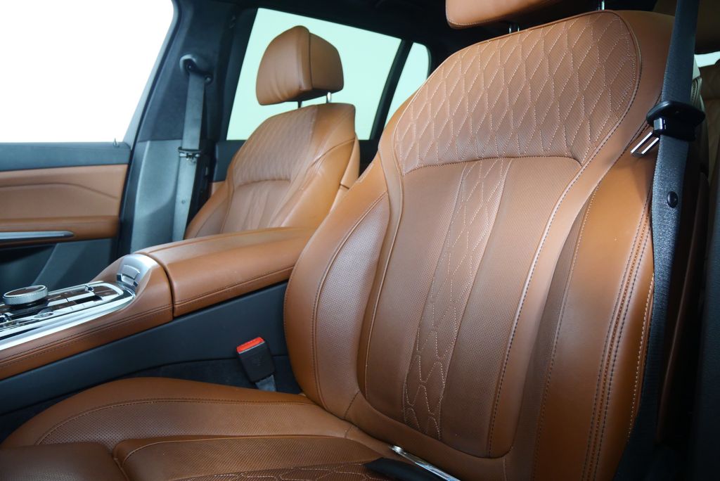 Thumbnail: 2025 BMW X7 - 11