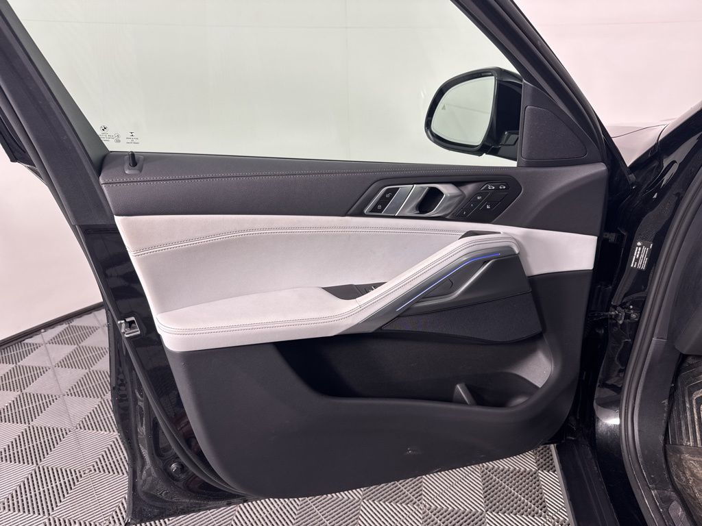 Thumbnail: 2023 BMW X6 - 9