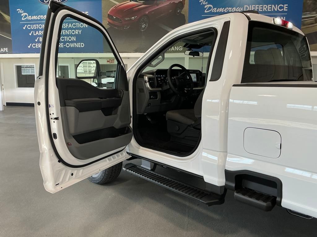 2025 Ford F-350SD  photo