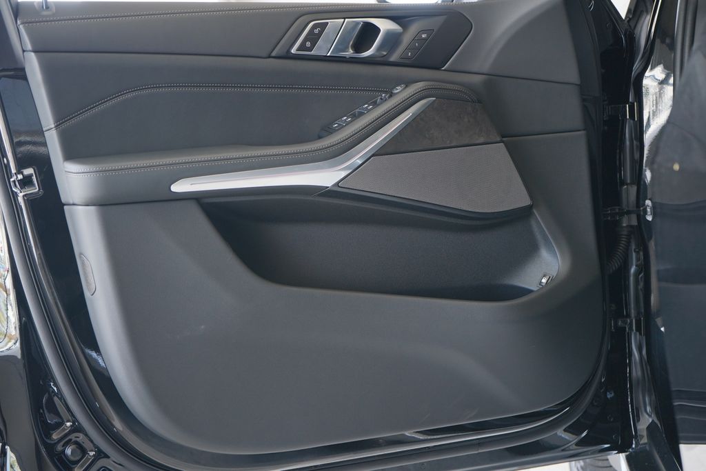 Thumbnail: 2026 BMW X5 - 10