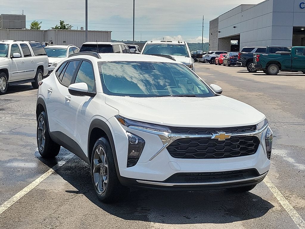 Summit White 2026 Chevrolet Trax SUV / Crossover Front-Wheel Drive 6-Speed Automatic