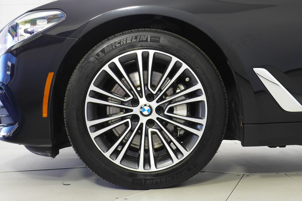 Thumbnail: 2018 BMW 5 Series - 5