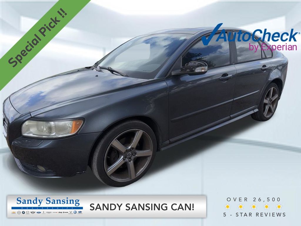 Titanium Gray Metallic 2009 Volvo S40 T5 R-Design Sedan Front-Wheel Drive 5-Speed Automatic