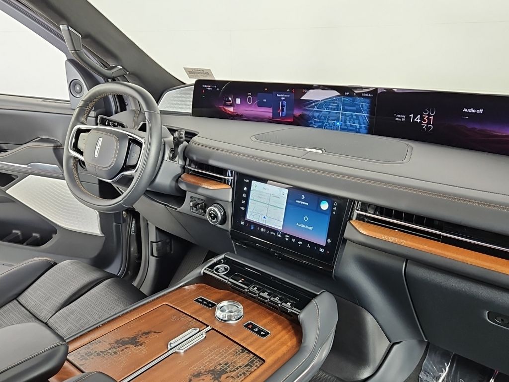 Thumbnail: 2025 Lincoln Navigator - 14