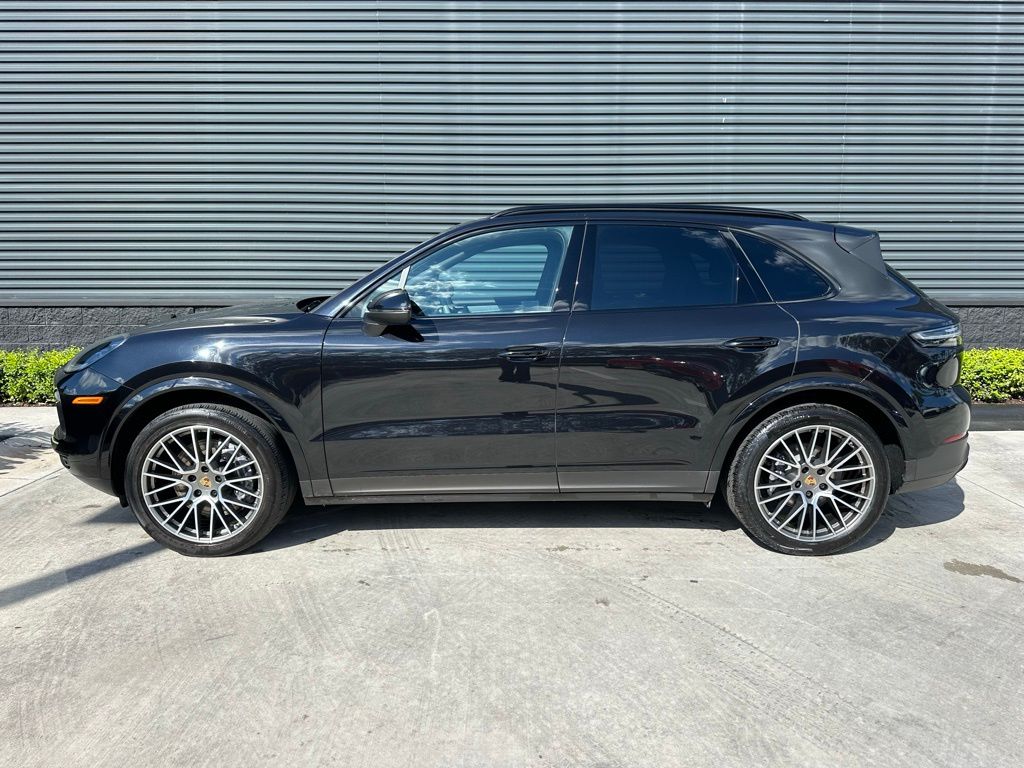 Thumbnail: 2022 Porsche Cayenne - 2