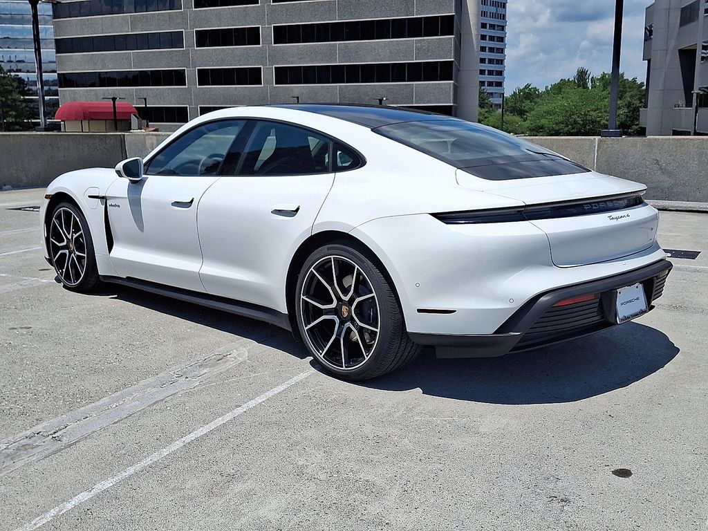 Thumbnail: 2025 Porsche Taycan - 10