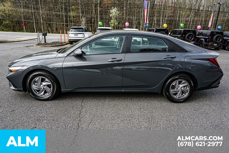 Used 2025 Gray Hyundai SE image 7