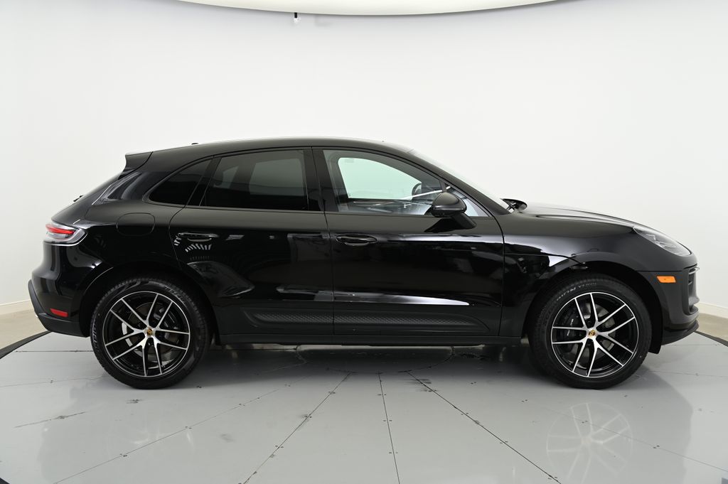 Thumbnail: 2025 Porsche Macan - 2