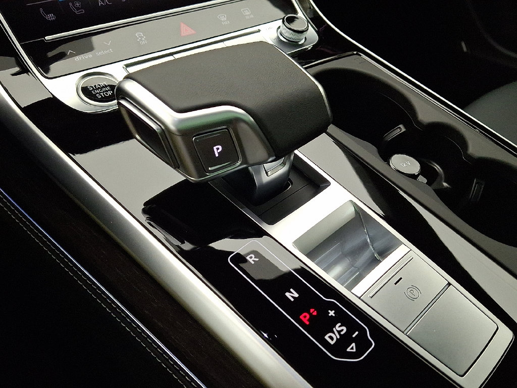 Thumbnail: 2026 Audi Q8 - 10