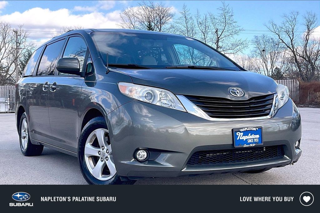 2013 Toyota Sienna LE 7-Passenger