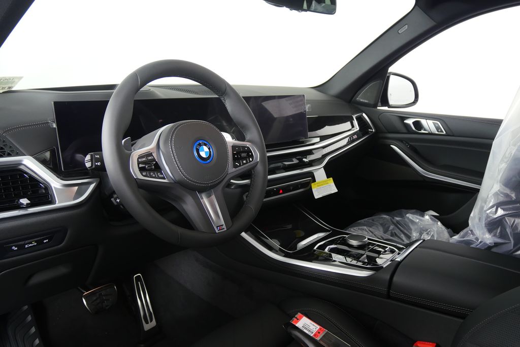 Thumbnail: 2026 BMW X5 - 13