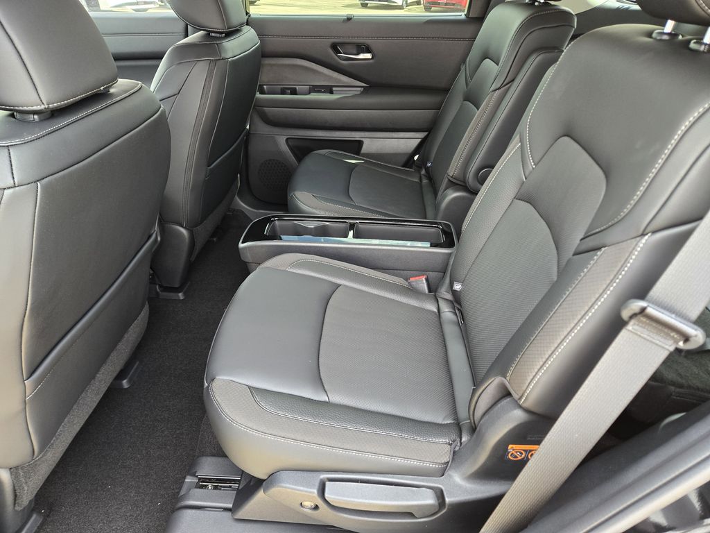 2026 Nissan Pathfinder SL - 8