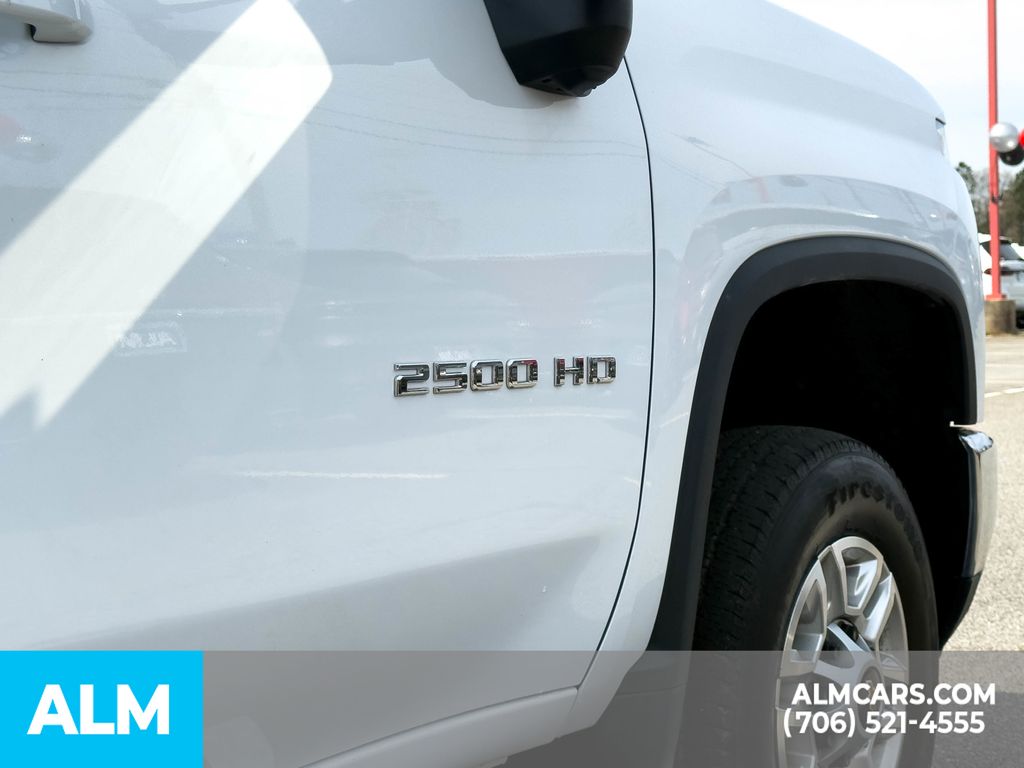 Used 2025 Summit White Chevrolet LT image 8