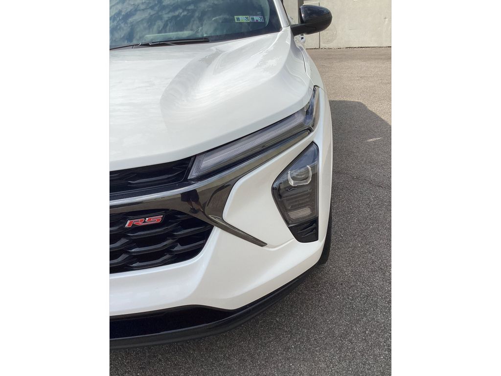 Used 2024 Chevrolet Trax SUV