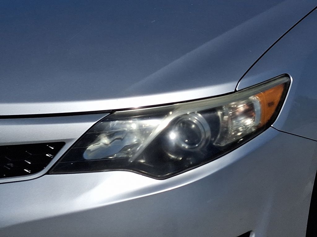 Thumbnail: 2013 Toyota Camry - 12