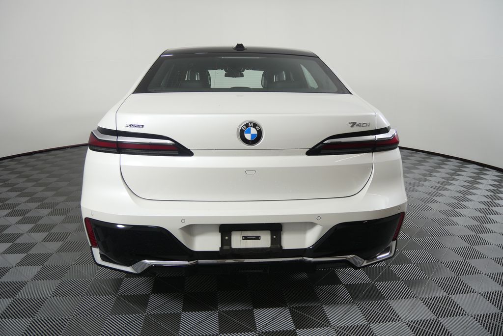 Thumbnail: 2024 BMW 7 Series - 4