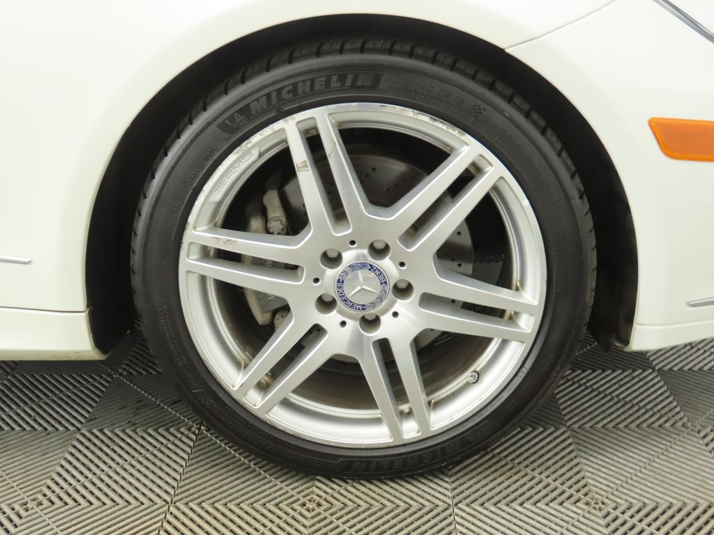 Thumbnail: 2010 Mercedes-Benz E-Class - 32