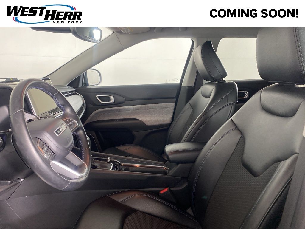 Used 2022 Gray Jeep Latitude image 15