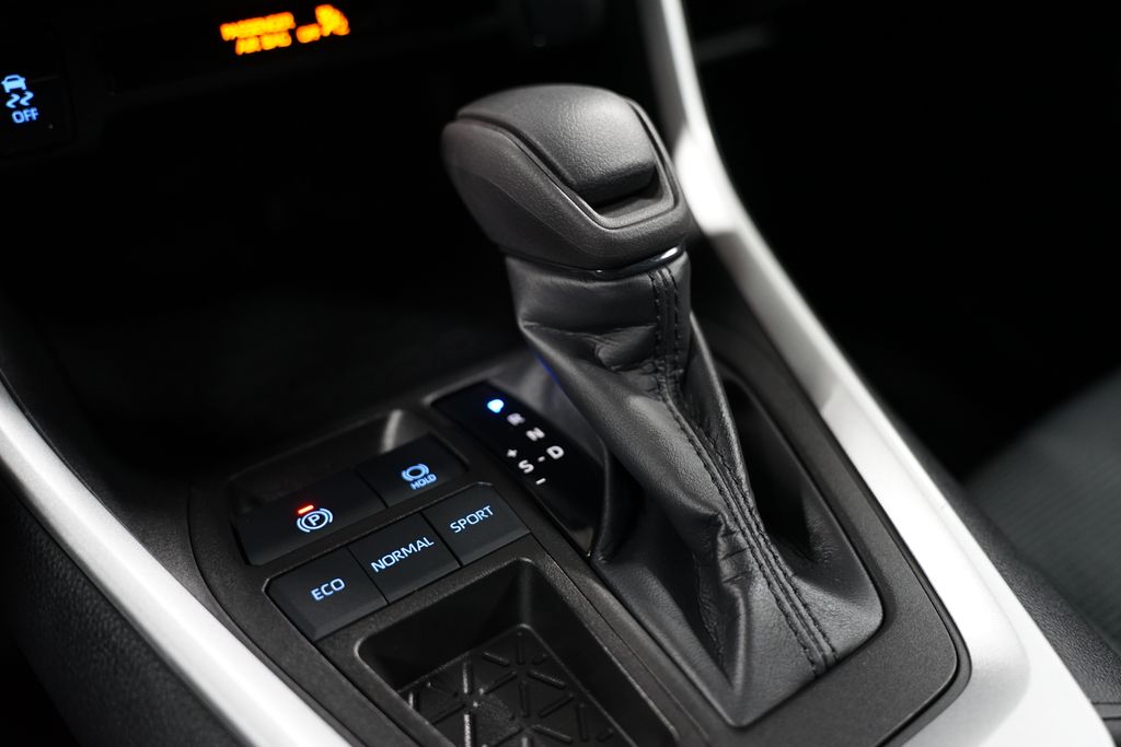 2022 Toyota RAV4 LE 20