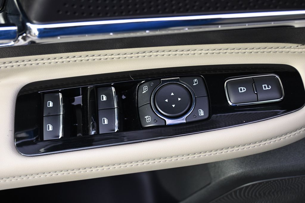 New 2026 White Lincoln Reserve image 23