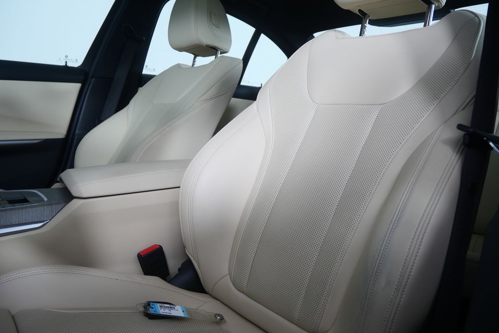 Thumbnail: 2025 BMW 3 Series - 10