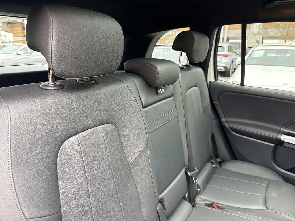 Thumbnail: 2022 Mercedes-Benz GLB - 28