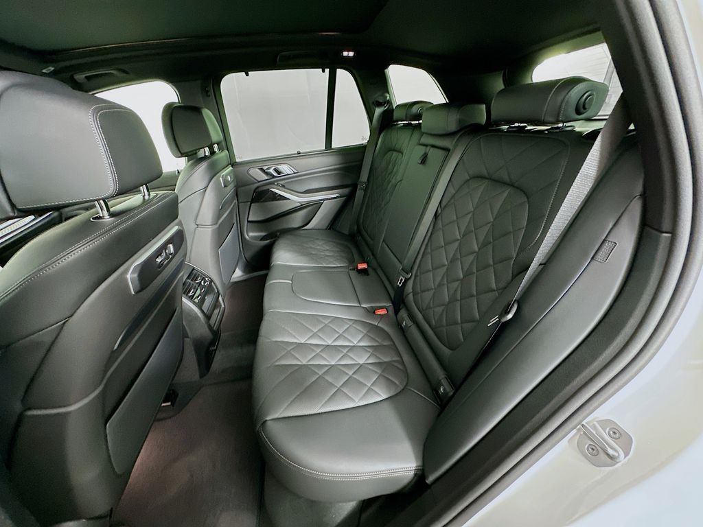 2026 BMW X5 M60i 17