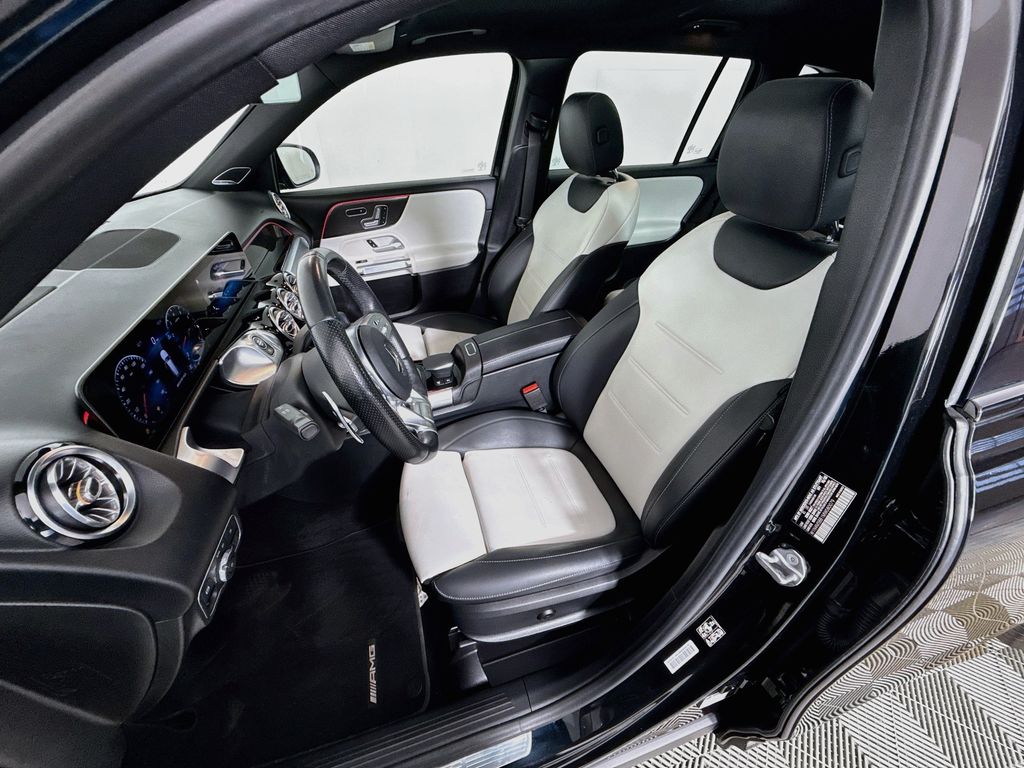 Thumbnail: 2021 Mercedes-Benz GLB - 21