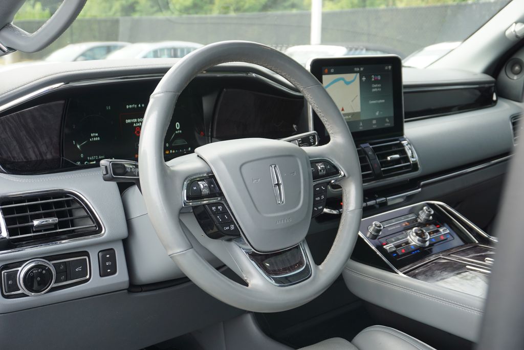 Thumbnail: 2019 Lincoln Navigator - 10