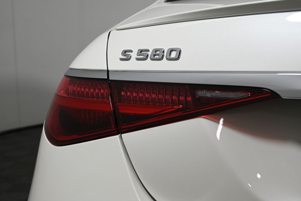 Thumbnail: 2022 Mercedes-Benz S-Class - 12