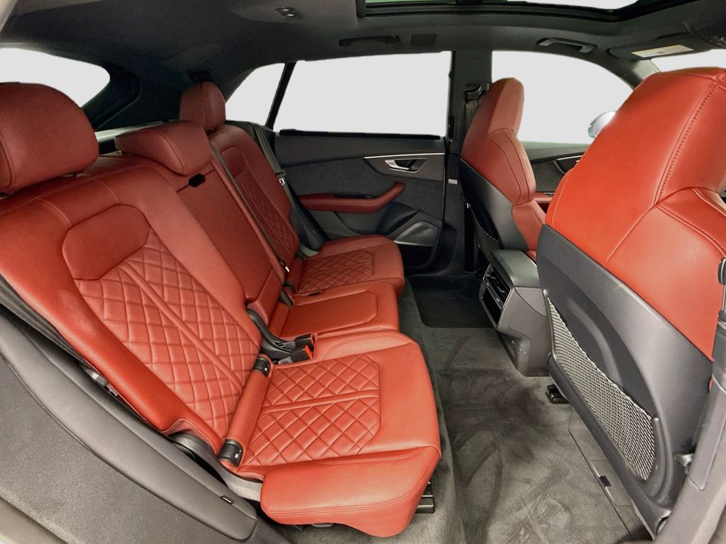 Thumbnail: 2025 Audi SQ8 - 21