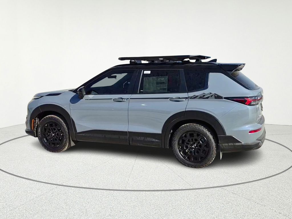 2025 Mitsubishi Outlander SE - 7