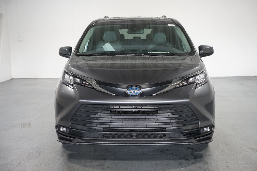 Thumbnail: 2025 Toyota Sienna - 2