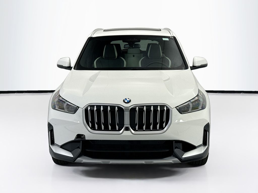 New 2027 White BMW xDrive28i image 2