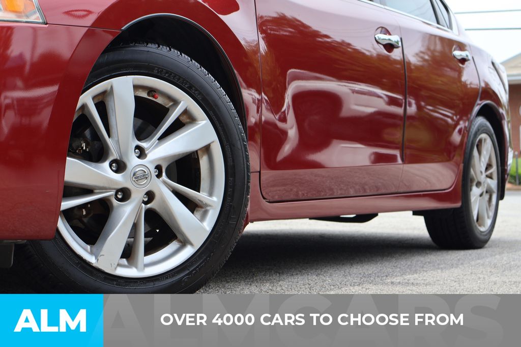 Used 2015 Red Nissan 2.5 SV image 3