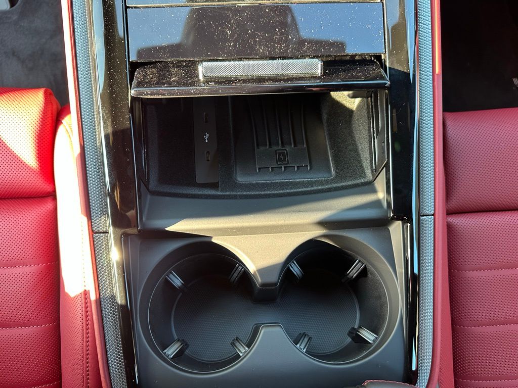 Thumbnail: 2026 Porsche Panamera - 26